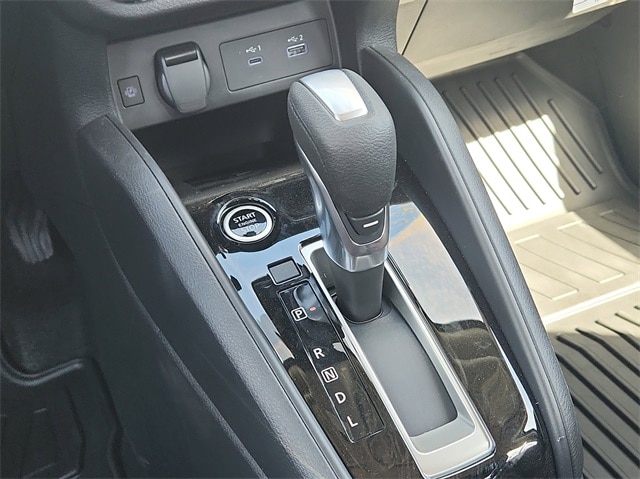 Versa Sedan SR