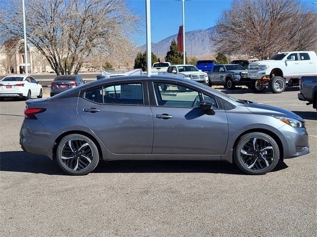 Versa Sedan SR
