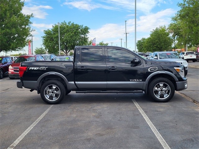 2017 Nissan Titan PRO-4X photo 2