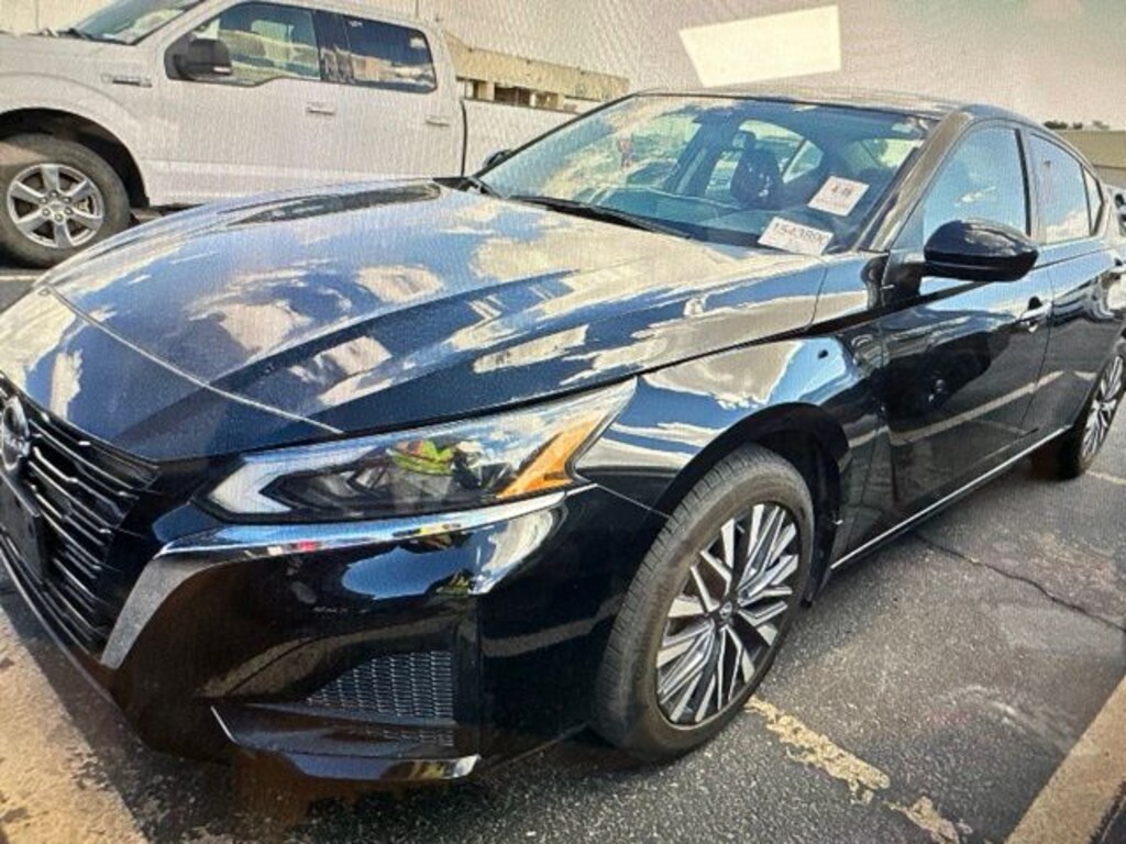 Used 2023 Nissan Altima 2.5 SV Sedan