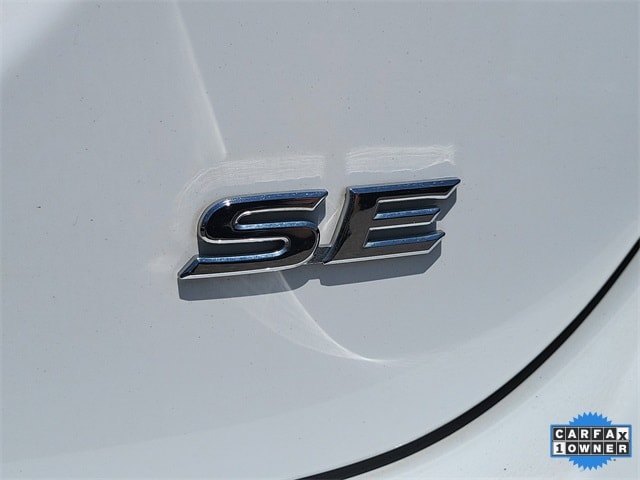 Camry SE