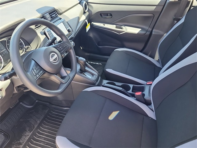 Versa Sedan S
