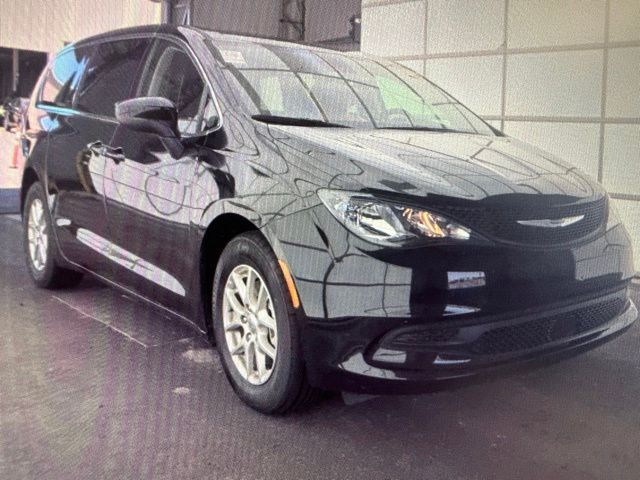 2024 Chrysler Voyager LX's photo