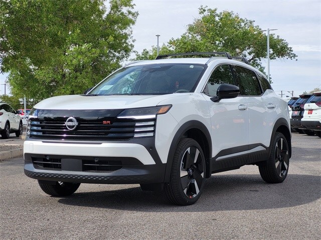 2026 Nissan Kicks SR photo 2