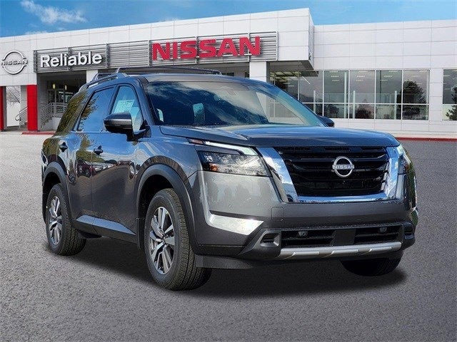 2025 Nissan Pathfinder SL's photo