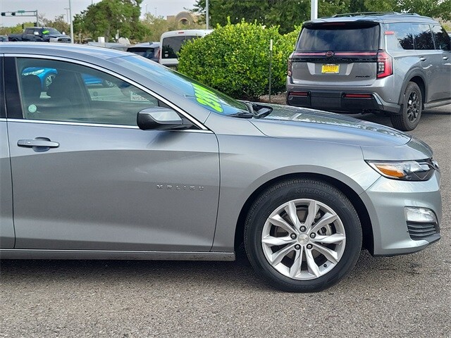 2024 Chevrolet Malibu 1LT photo 2