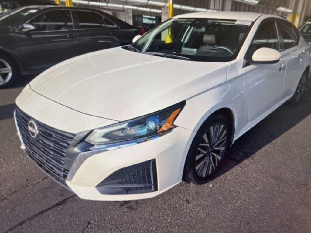 Used 2023 Nissan Altima 2.5 SV Sedan