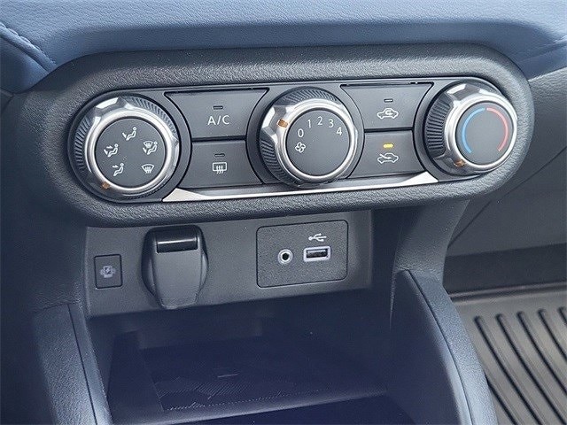 Versa Sedan SV