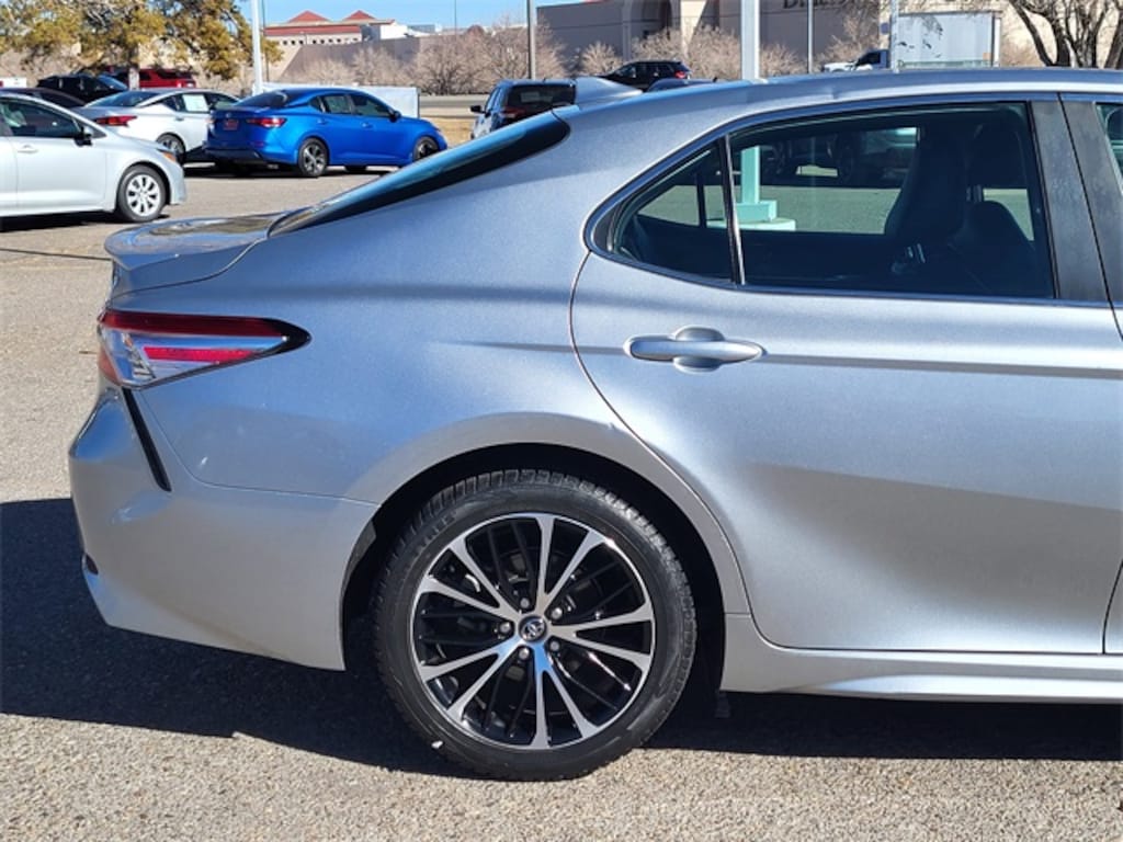 Used 2020 Toyota Camry SE Sedan