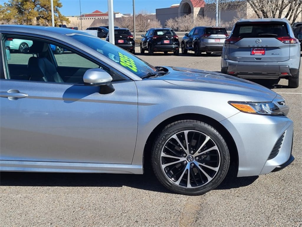 Used 2020 Toyota Camry SE Sedan