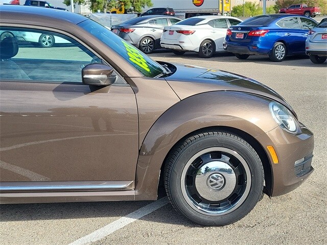 2012 Volkswagen Beetle 2.5L photo 2