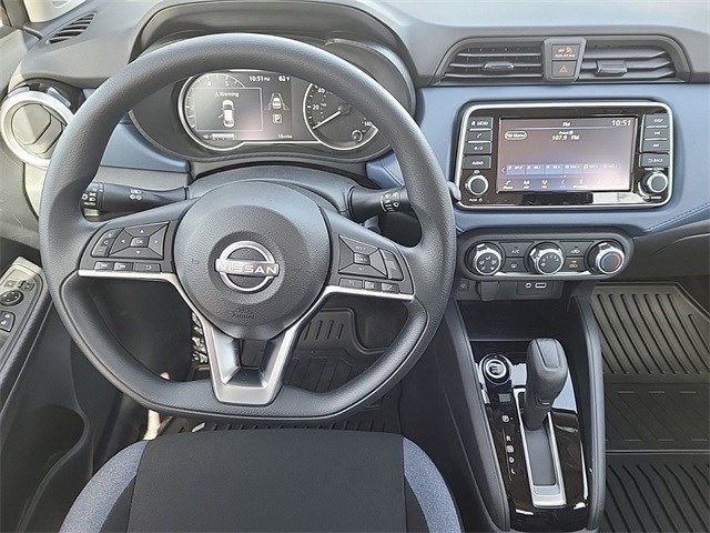Versa Sedan SV