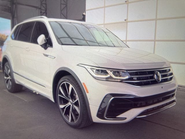2024 Volkswagen Tiguan 2.0T SEL R-Line 4Motion's photo