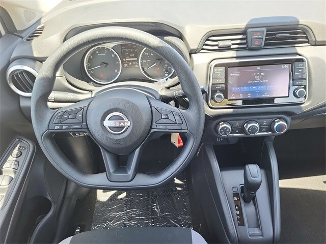Versa Sedan S