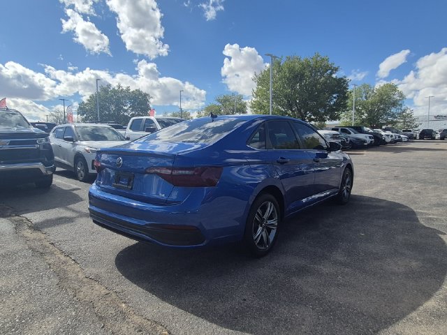 Used 2024 Volkswagen Jetta 1.5T SE Sedan