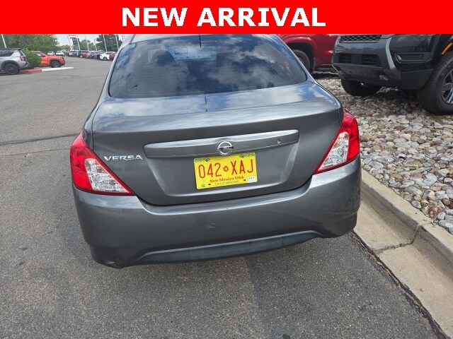2017 Nissan Versa 1.6 S photo 2
