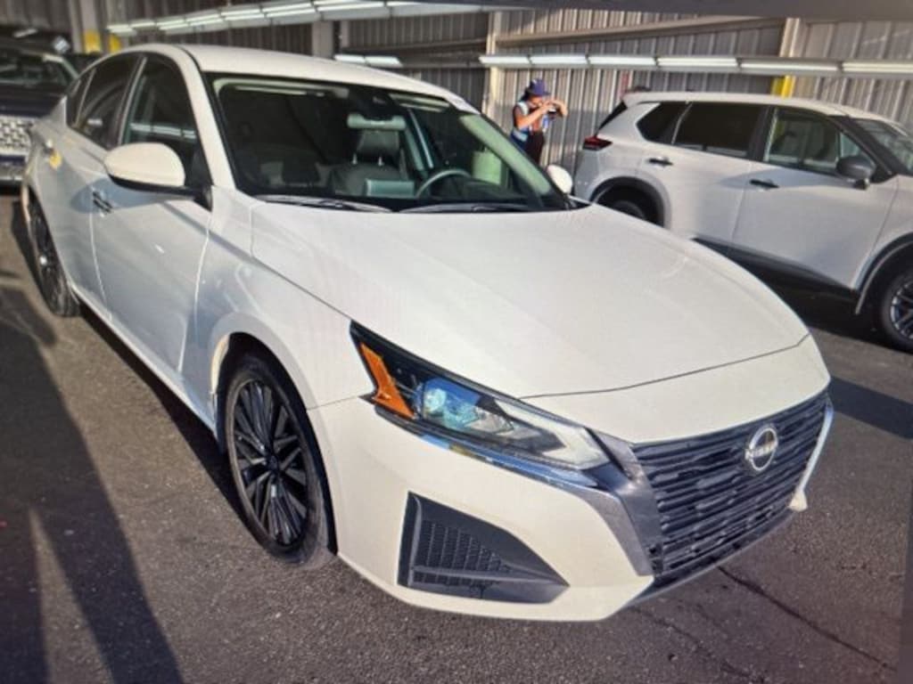 Used 2023 Nissan Altima 2.5 SV Sedan