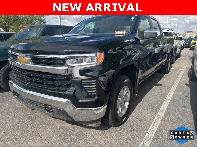 2023 Chevrolet Silverado 1500 LT photo 3