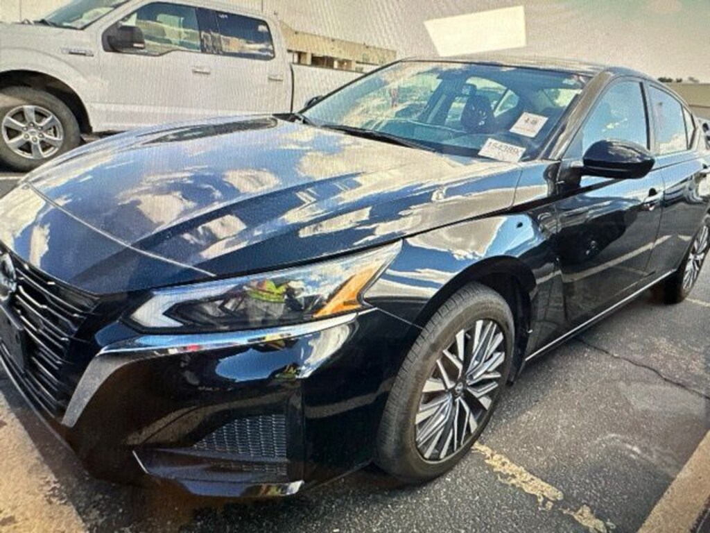 Used 2023 Nissan Altima 2.5 SV Sedan