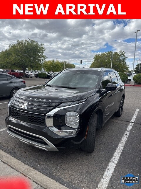 2022 Mitsubishi Outlander SEL photo 2