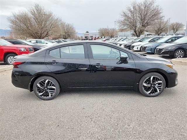 Versa Sedan SR