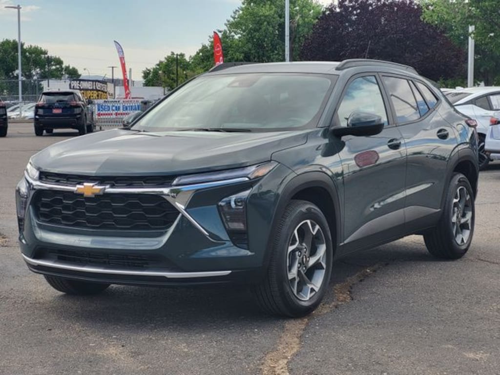 Used 2025 Chevrolet Trax LT SUV