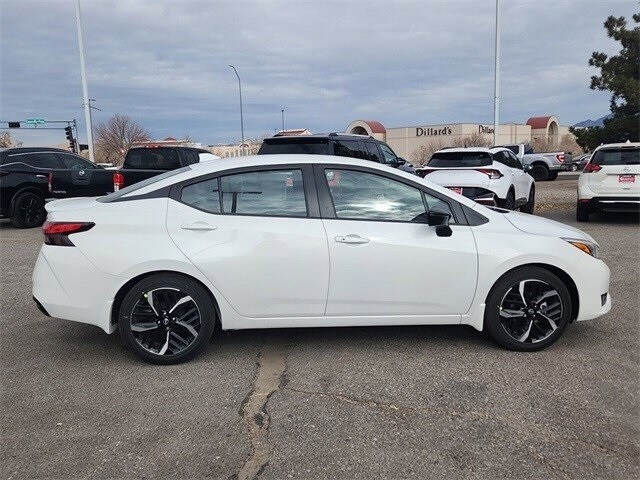 2025 Nissan Versa 1.6 SR photo 2