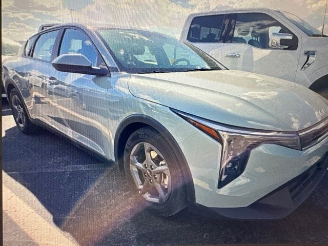 2025 Kia K4 LXS AT's photo