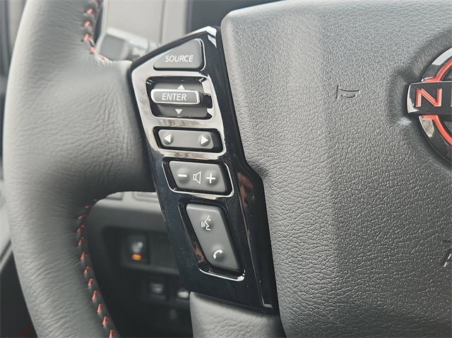Frontier Crew Cab PRO-4X