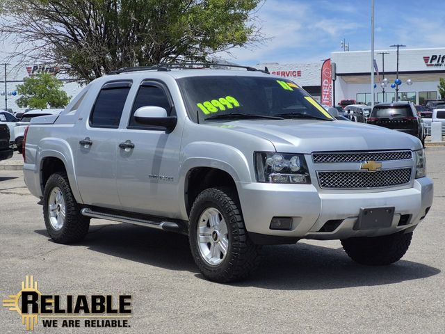 Sheer Silver Metallic 2011 Chevrolet Avalanche Pickup Truck Four-Wheel Drive 6-Speed Automatic