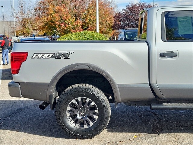 2017 Nissan Titan PRO-4X photo 4