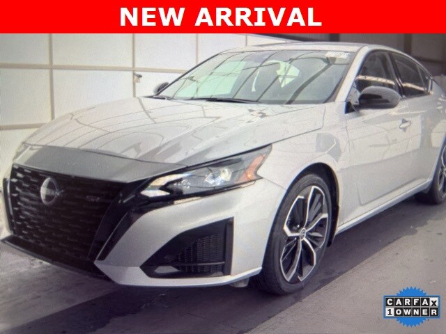 2025 Nissan Altima SR photo 2