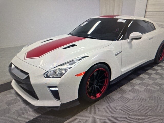 2020 Nissan GT-R Premium photo 2