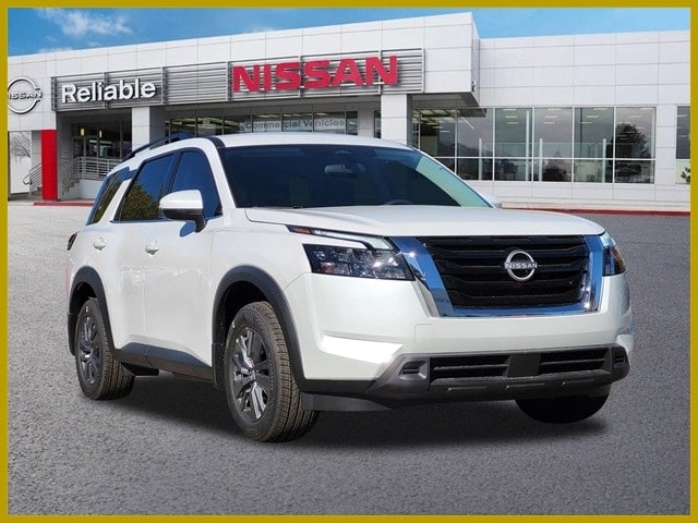 2025 Nissan Pathfinder SV's photo
