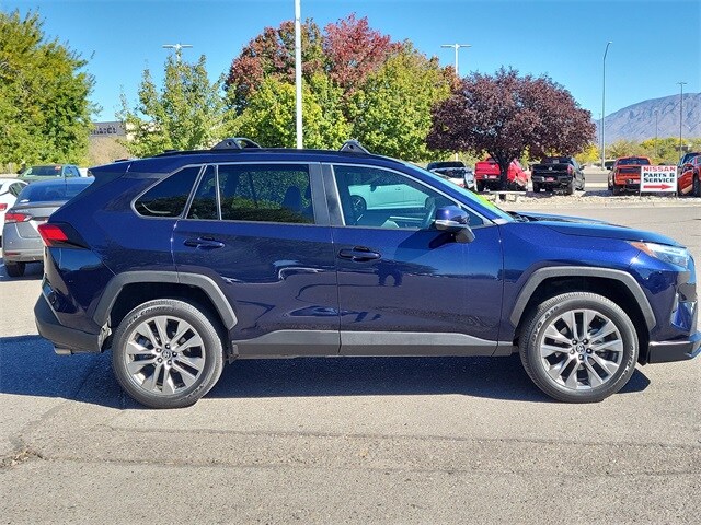 2023 Toyota RAV4 XLE Premium photo 3