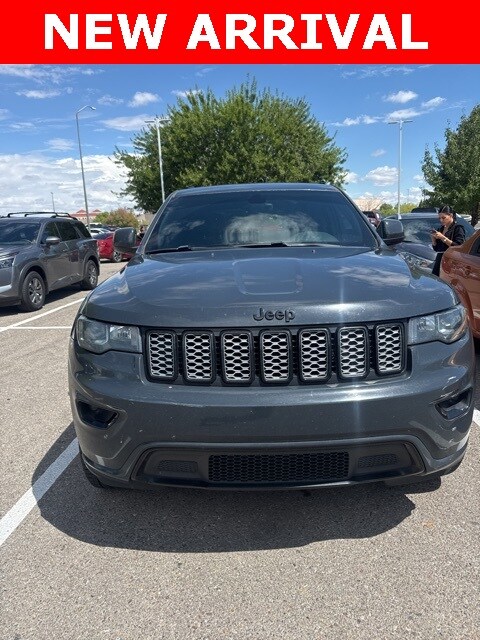 2018 Jeep Grand Cherokee Altitude photo 3