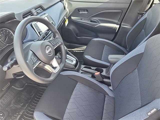 Versa Sedan SV
