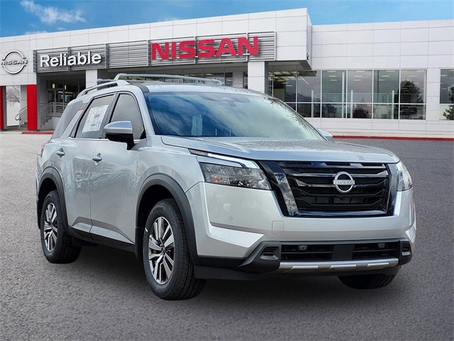 2025 Nissan Pathfinder SL's photo