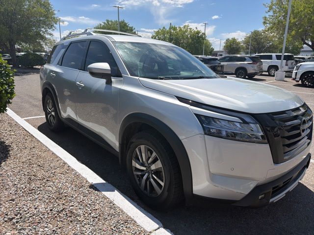 2022 Nissan Pathfinder SL 2WD's photo