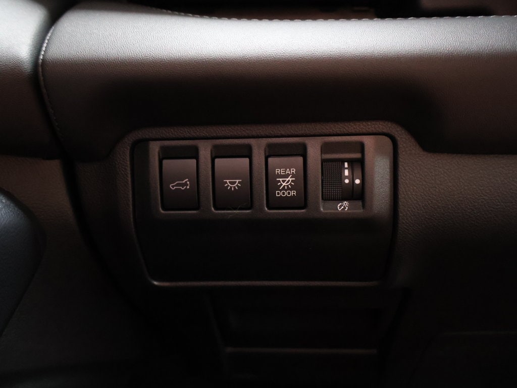 New 2027 Ice Silver Subaru Limited 7-Passenger image 33
