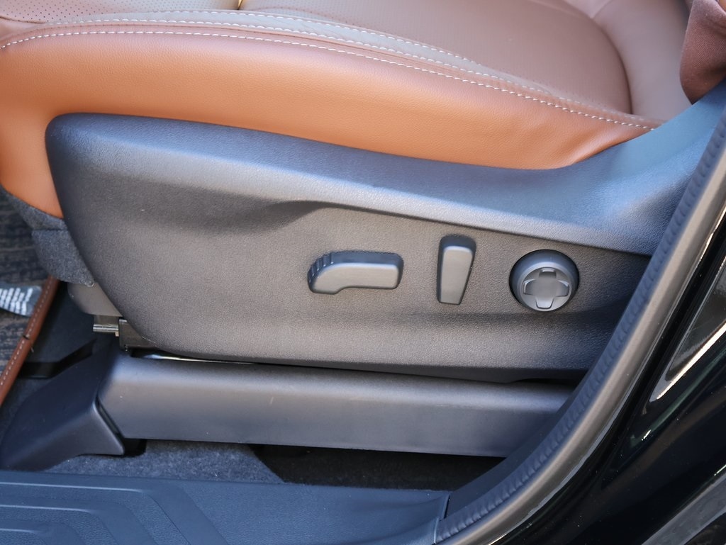 New 2026 Crystal Black Silica Subaru Touring 7-Passenger image 25