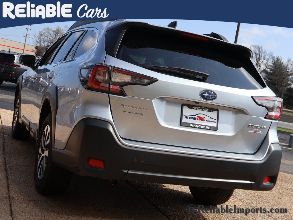 Used 2025 Ice Silver Metallic Subaru Premium image 4