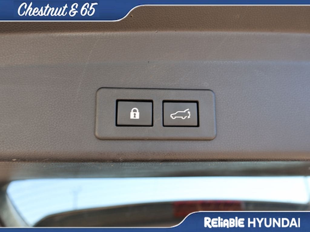 Used 2023 Autumn Green Metallic Subaru Premium 7-Passenger image 17