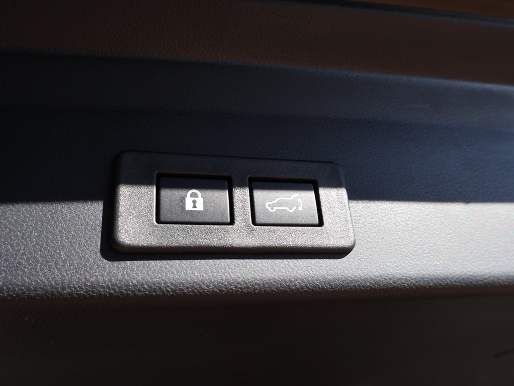 New 2026 Crystal Black Silica Subaru Touring 7-Passenger image 17