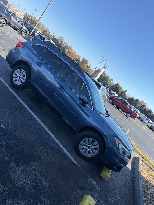 2015 Subaru Outback 2.5i Premium w/ Moonroof/Power Rear Gate SUV