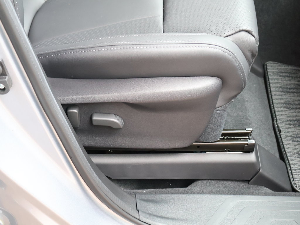 New 2027 Ice Silver Subaru Limited 7-Passenger image 9