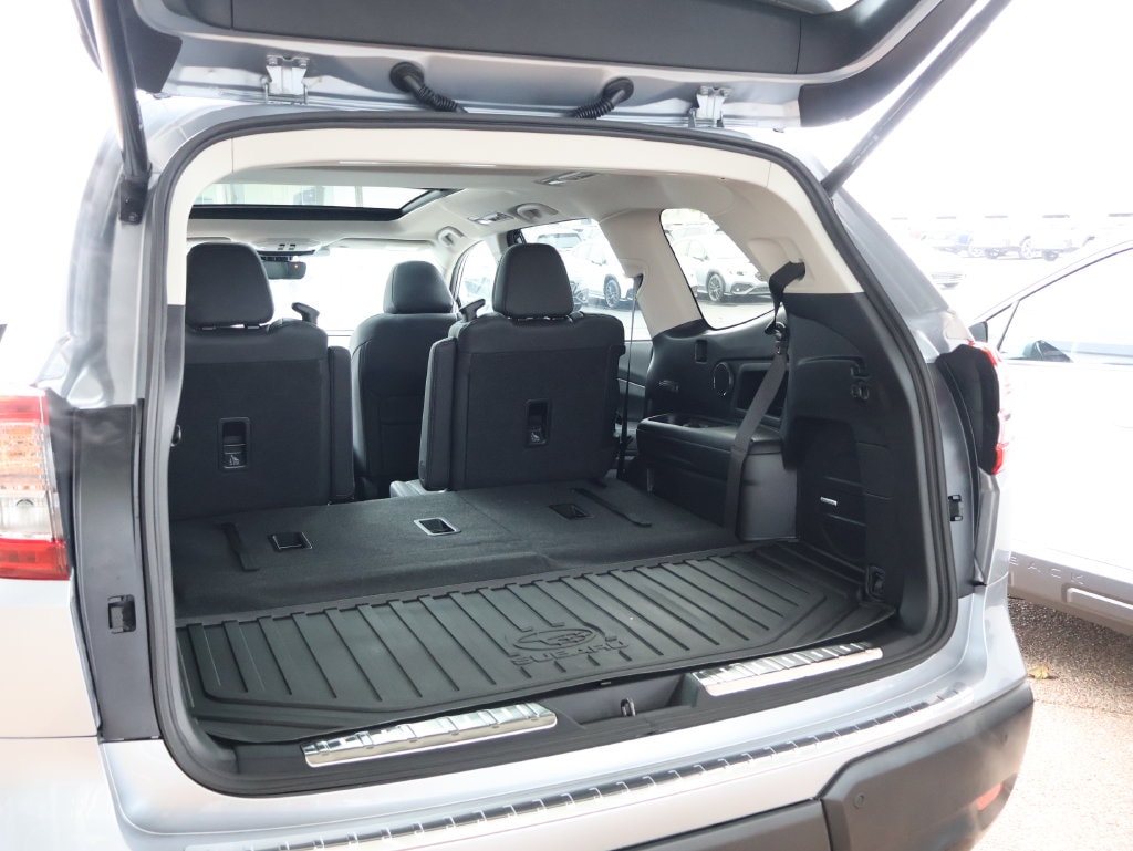 New 2027 Ice Silver Subaru Limited 7-Passenger image 15
