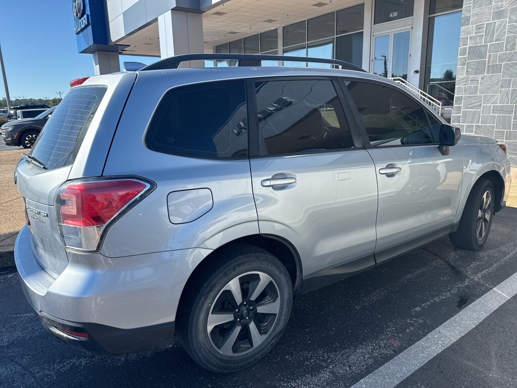 2018 Subaru Forester 2.5i photo 2