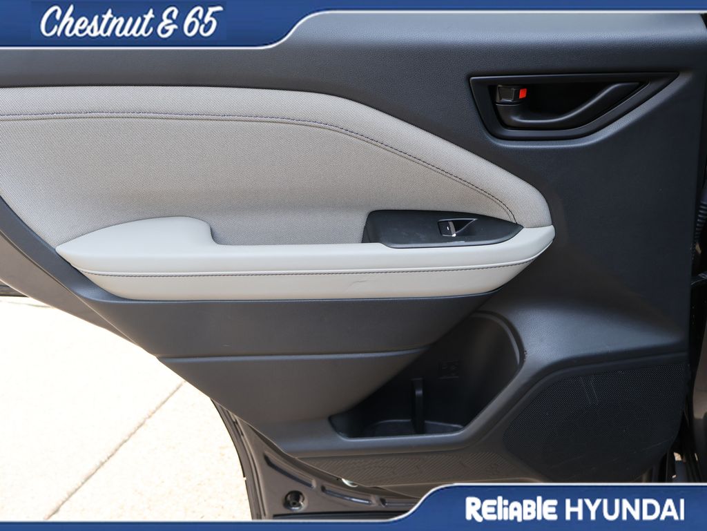 Used 2025 Gray Metallic Subaru Premium image 16