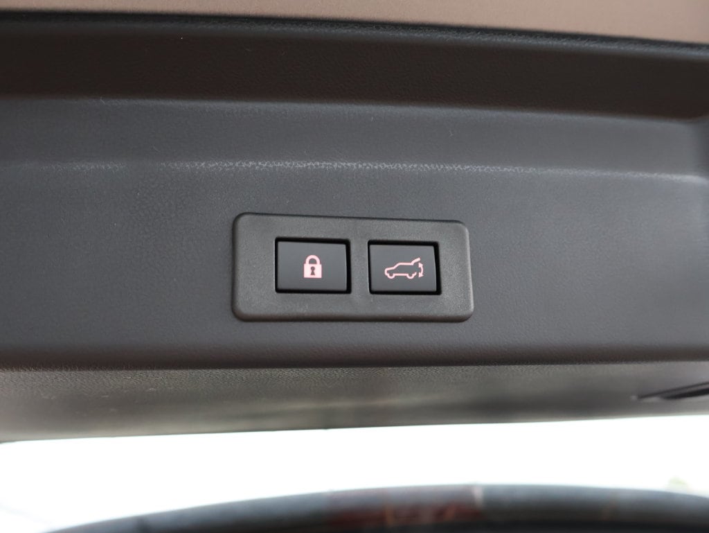New 2027 Ice Silver Subaru Limited 7-Passenger image 16
